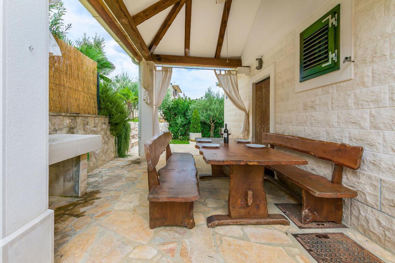 Villa Holiday Home Zvecanje 外观 照片