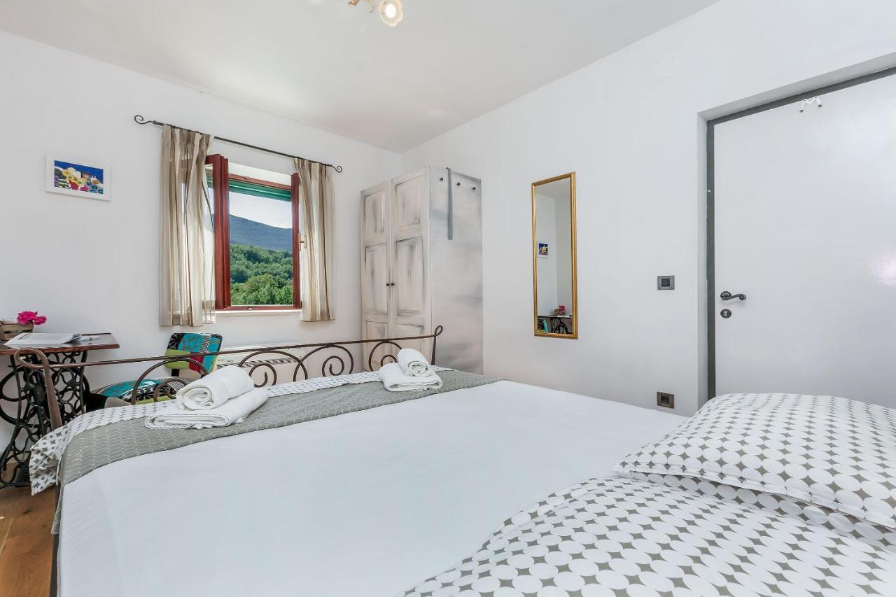 Villa Holiday Home Zvecanje 外观 照片